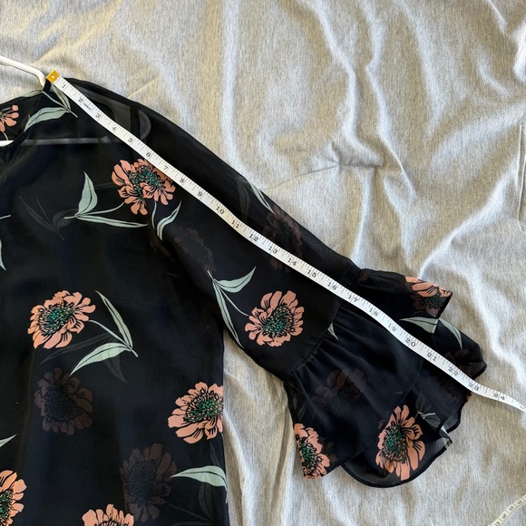 CAbi Women’s LA-DI-DA Black Floral Chiffon 3/4 Ruffle Bell Sleeve Blouse M Boho - Picture 10 of 10